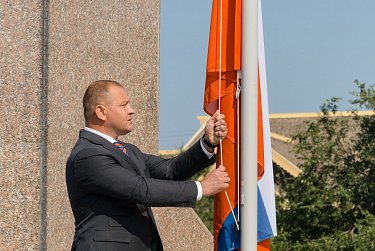 Объединены триколором!